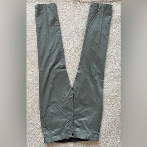 Perry Ellis Men's Resist Spill Slim Fit Solid Stretch Chino Pant.    Men’s 34x32